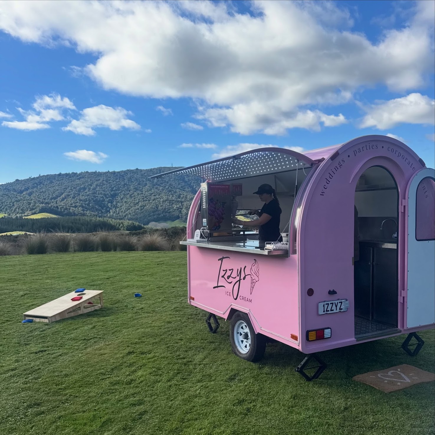 Fun Interactive Dessert Ideas for Outdoor Weddings